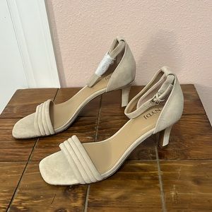 NYDJ ankle strap pump